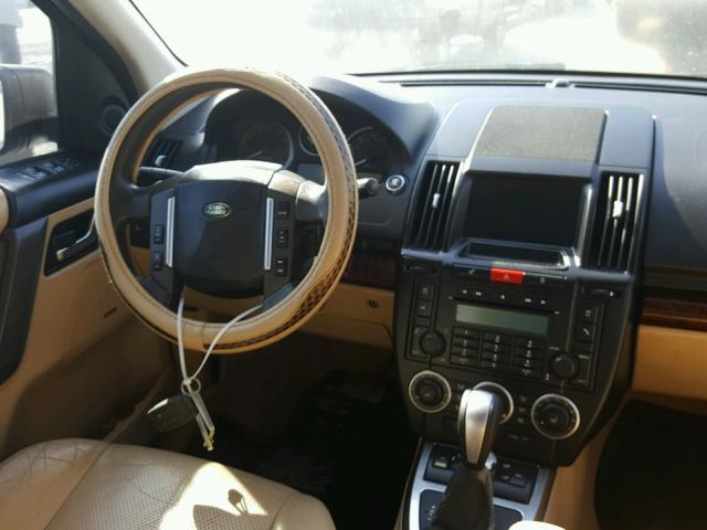 SALFS24NX8H038850 - 2008 LAND ROVER LR2 SE TEC WHITE photo 9