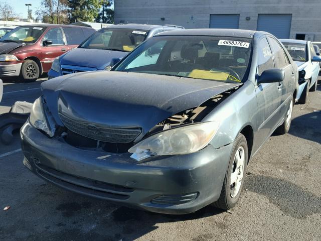 4T1BE32KX2U550761 - 2002 TOYOTA CAMRY LE GREEN photo 2