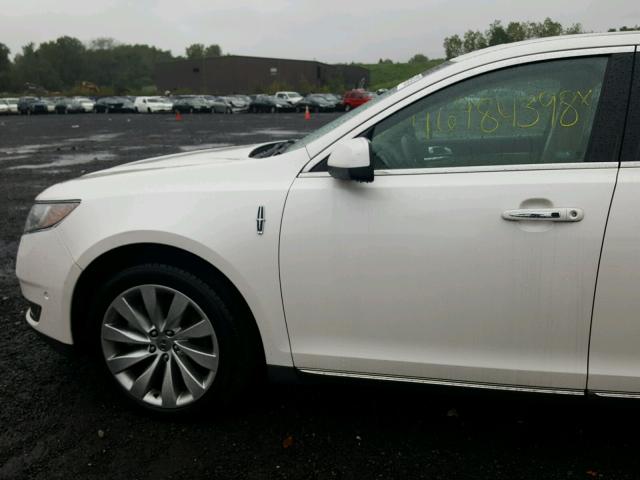 1LNHL9EK6FG605144 - 2015 LINCOLN MKS WHITE photo 9
