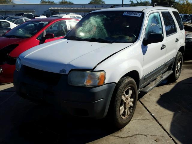 1FMYU93103KD21489 - 2003 FORD ESCAPE XLT WHITE photo 2