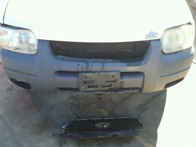 1FMYU93103KD21489 - 2003 FORD ESCAPE XLT WHITE photo 9