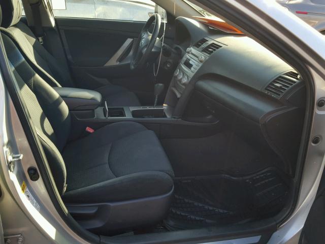 4T1BF3EK6AU044805 - 2010 TOYOTA CAMRY BASE SILVER photo 5