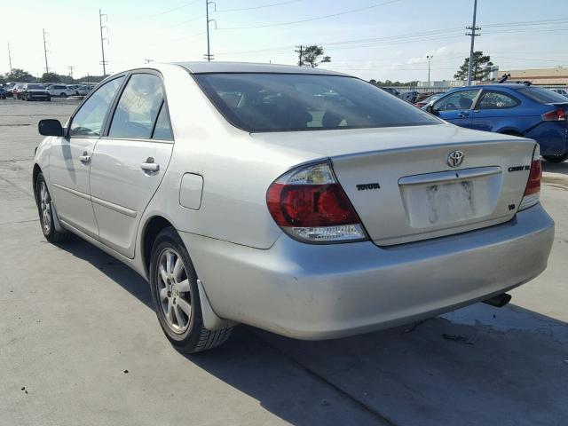 4T1BA32K05U041584 - 2005 TOYOTA CAMRY SE SILVER photo 3