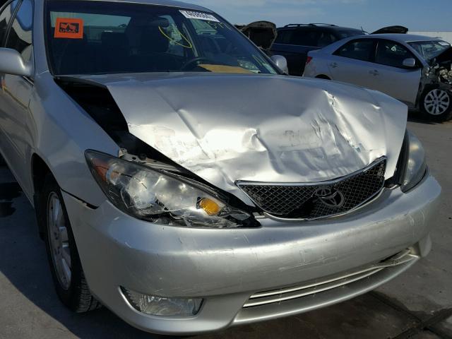 4T1BA32K05U041584 - 2005 TOYOTA CAMRY SE SILVER photo 9