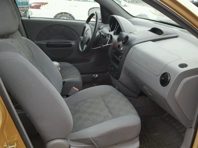 KL1TJ52644B126050 - 2004 CHEVROLET AVEO LS GOLD photo 5