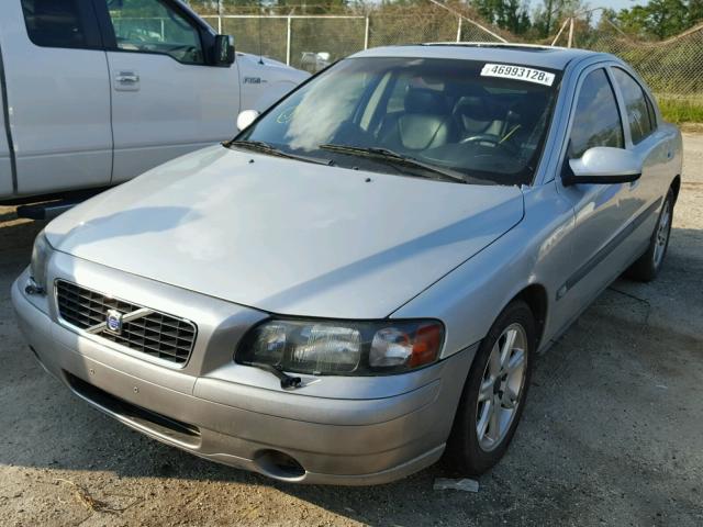 YV1RS61R222112382 - 2002 VOLVO S60 SILVER photo 2