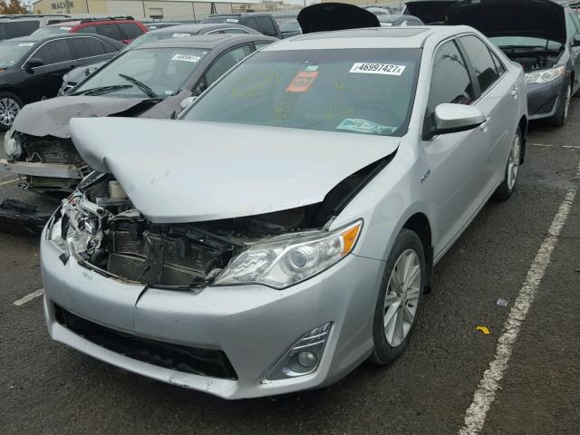 4T1BD1FK0CU028577 - 2012 TOYOTA CAMRY HYBR SILVER photo 2