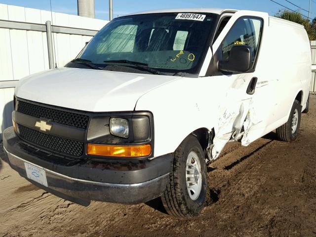 1GCWGFCA1D1149496 - 2013 CHEVROLET EXPRESS G2 WHITE photo 2