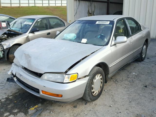 1HGCD5691TA204763 - 1996 HONDA ACCORD VAL SILVER photo 2