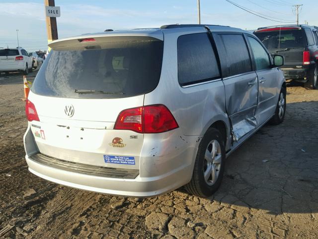 2V4RW3DG4BR766441 - 2011 VOLKSWAGEN ROUTAN SE SILVER photo 4