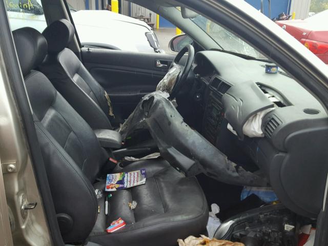 WVWTH63B14P251063 - 2004 VOLKSWAGEN PASSAT GLX TAN photo 5