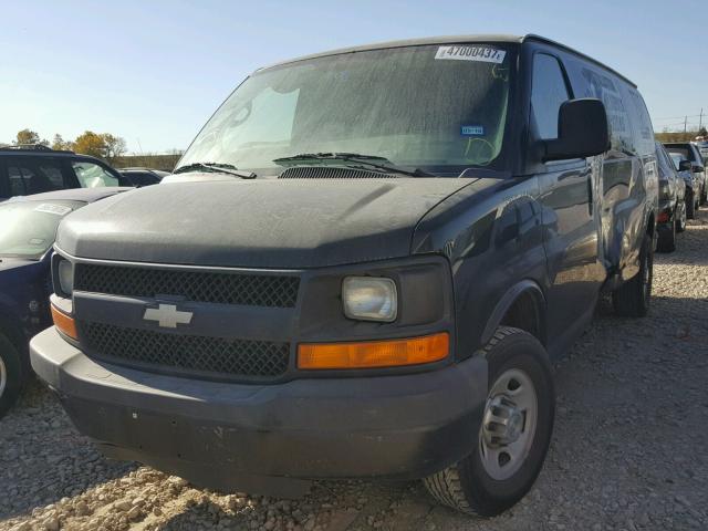 1GCZGGAA0A1122176 - 2010 CHEVROLET EXPRESS G2 BLACK photo 2