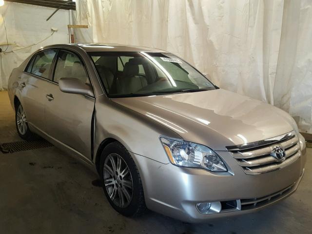 4T1BK36B25U001563 - 2005 TOYOTA AVALON XL GOLD photo 1