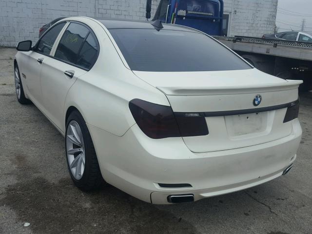 WBAKA83569CY34617 - 2009 BMW 750 I WHITE photo 3