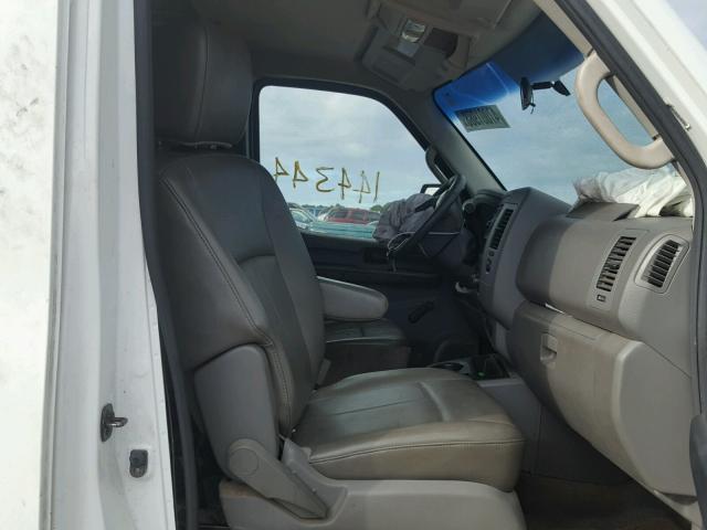 1N6BF0KMXDN103763 - 2013 NISSAN NV 1500 WHITE photo 5