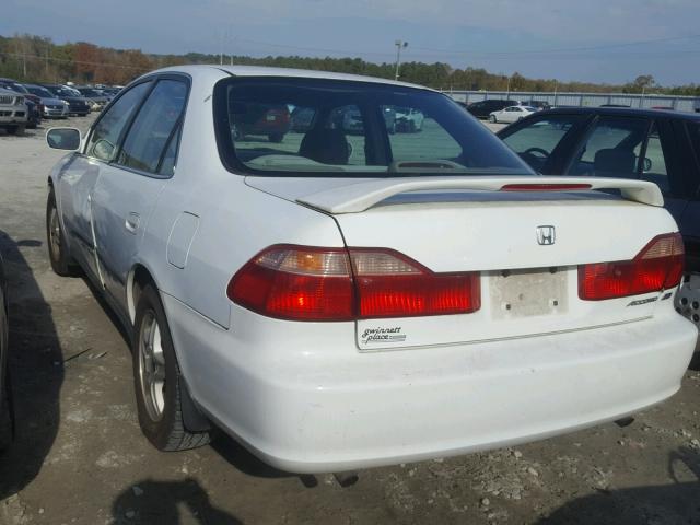 1HGCG1641WA014213 - 1998 HONDA ACCORD LX WHITE photo 3