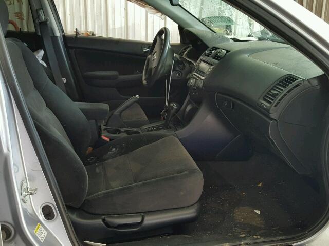 1HGCM561X5A142177 - 2005 HONDA ACCORD DX SILVER photo 5