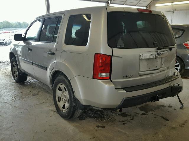 5FNYF3H26BB026714 - 2011 HONDA PILOT LX SILVER photo 3