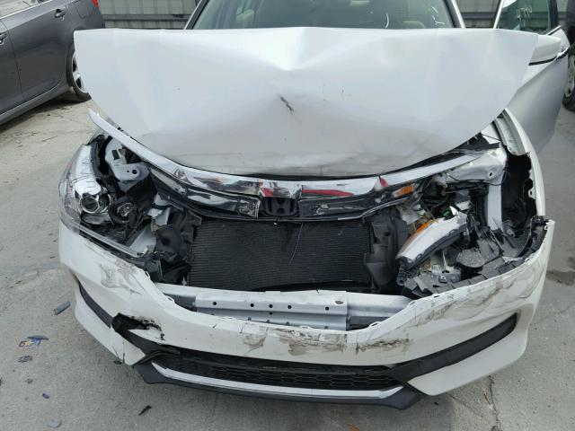 1HGCR2F35HA170233 - 2017 HONDA ACCORD LX WHITE photo 7