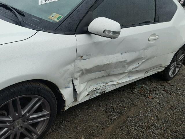 JTKJF5C70D3058261 - 2013 TOYOTA SCION TC 白色 照片 9