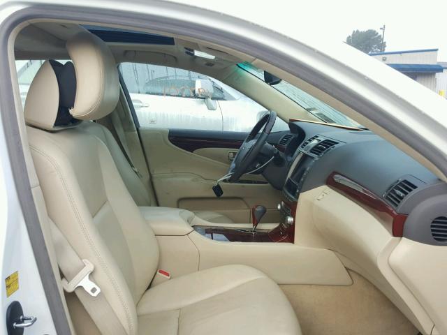 JTHGL5EFXA5040234 - 2010 LEXUS LS 460L WHITE photo 5