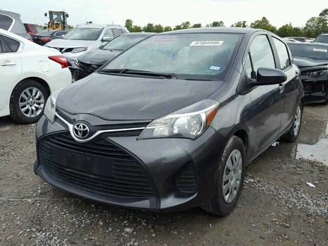 VNKKTUD31GA066015 - 2016 TOYOTA YARIS L GRAY photo 2