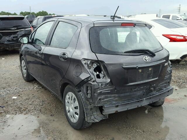 VNKKTUD31GA066015 - 2016 TOYOTA YARIS L GRAY photo 3