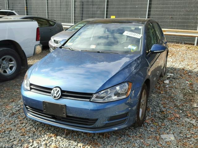 3VW217AU7HM006576 - 2017 VOLKSWAGEN GOLF S BLUE photo 2