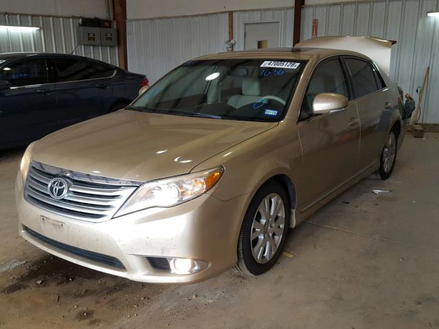 4T1BK3DB1BU421636 - 2011 TOYOTA AVALON BAS Złoty zdjęcie 2