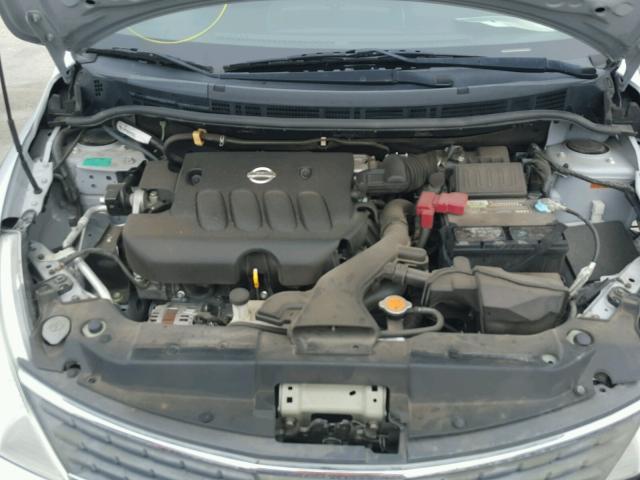 3N1BC13E48L353601 - 2008 NISSAN VERSA S GRAY photo 7