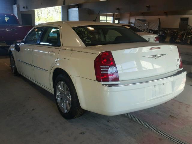 2C3KA33G48H284356 - 2008 CHRYSLER 300 LIMITE WHITE photo 3