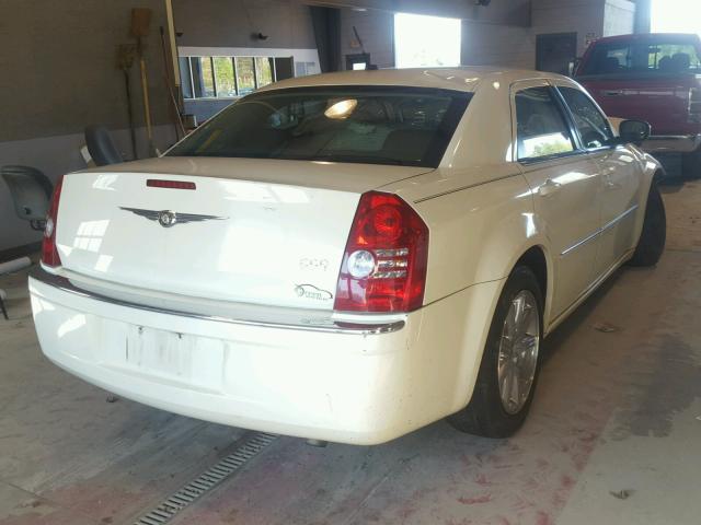 2C3KA33G48H284356 - 2008 CHRYSLER 300 LIMITE WHITE photo 4