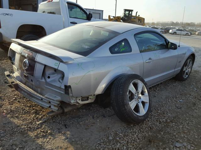 1ZVFT82H475305675 - 2007 FORD MUSTANG GT SILVER photo 4