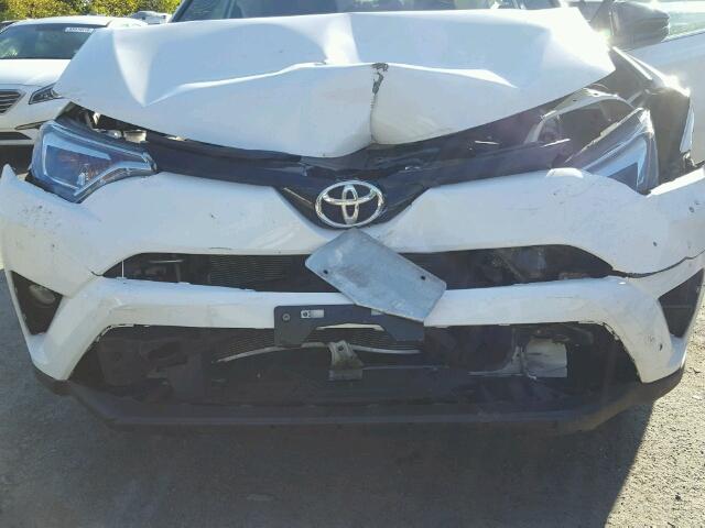 2T3JFREV8GW459391 - 2016 TOYOTA RAV4 SE WHITE photo 7