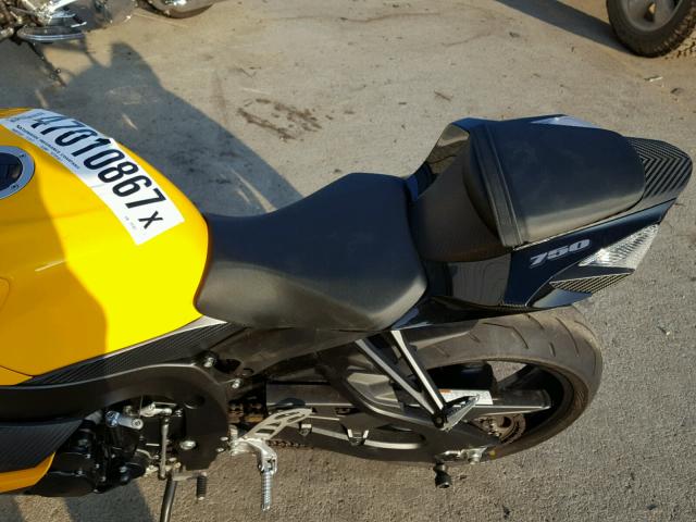 JS1GR7MA8C2101967 - 2012 SUZUKI GSX750 YELLOW photo 6