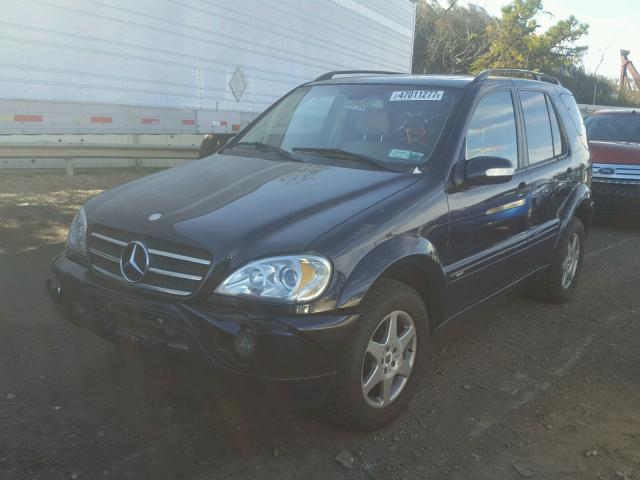 4JGAB54E52A328458 - 2002 MERCEDES-BENZ ML 320 BLUE photo 2