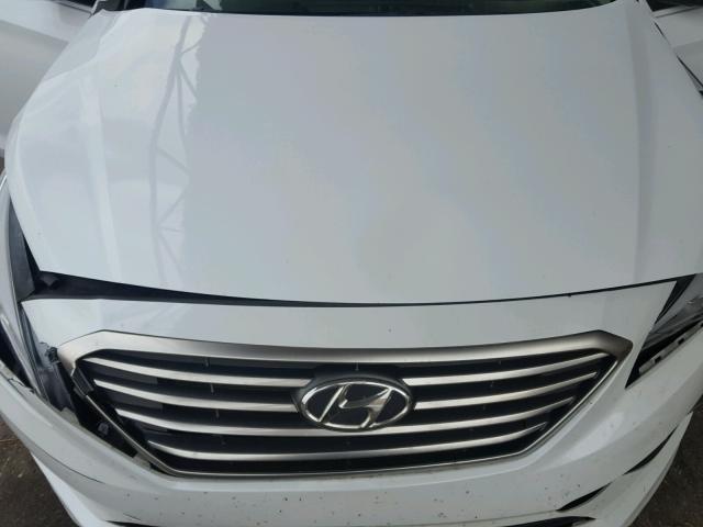 5NPE24AFXFH046604 - 2015 HYUNDAI SONATA SE WHITE photo 7