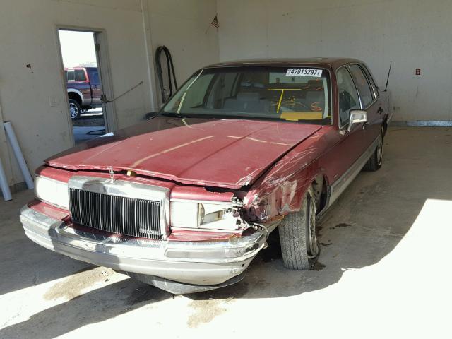 1LNLM82F0LY605817 - 1990 LINCOLN TOWN CAR S MAROON photo 2