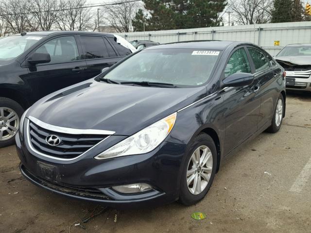 5NPEB4ACXDH700665 - 2013 HYUNDAI SONATA GLS BLUE photo 2