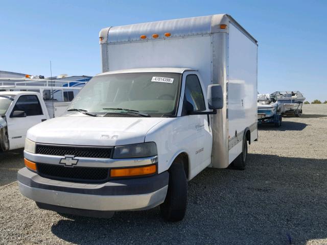 1GBJG31U551242792 - 2005 CHEVROLET BOX TRUCK WHITE photo 2