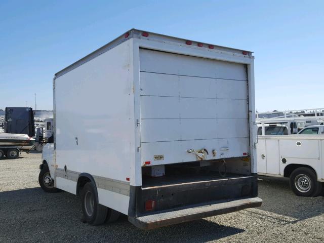 1GBJG31U551242792 - 2005 CHEVROLET BOX TRUCK WHITE photo 3