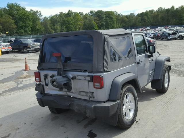 1C4GJWAG2FL747696 - 2015 JEEP WRANGLER S Արծաթագույն լուսանկար 4