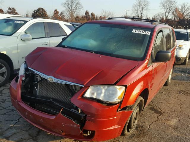 2A8HR44E29R579185 - 2009 CHRYSLER TOWN & COU RED photo 2