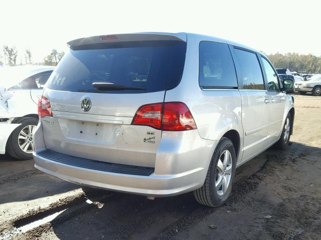 2V8HW34119R501816 - 2009 VOLKSWAGEN ROUTAN SE SILVER photo 4