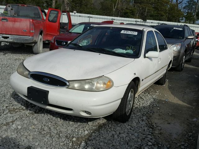 1FAFP6633WK201047 - 1998 FORD CONTOUR LX WHITE photo 2