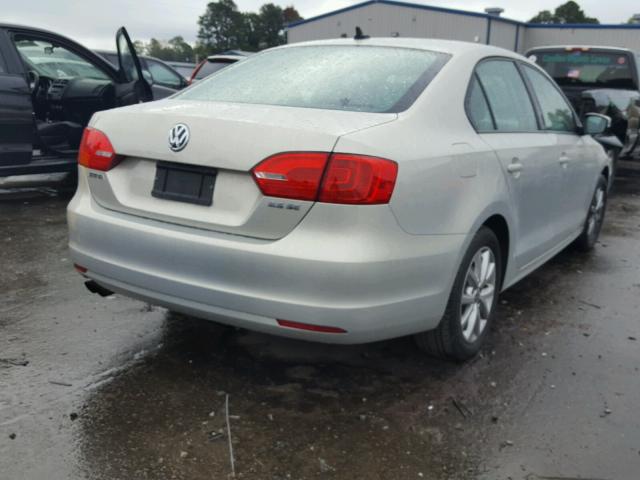 3VWDX7AJ9BM348857 - 2011 VOLKSWAGEN JETTA SE Gümüş foto 4
