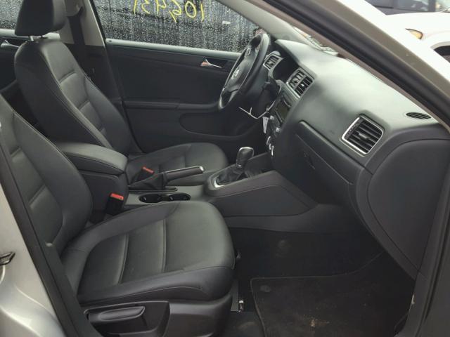 3VWDX7AJ9BM348857 - 2011 VOLKSWAGEN JETTA SE Gümüş foto 5