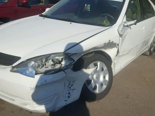 4T1BE32K32U071937 - 2002 TOYOTA CAMRY LE 白色 照片 9