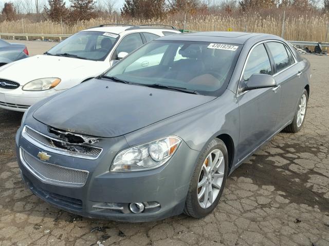 1G1ZK577594217138 - 2009 CHEVROLET MALIBU LTZ GRAY photo 2