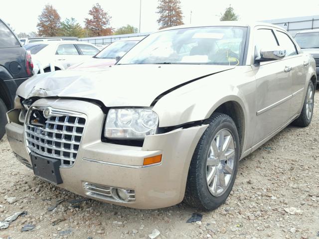 2C3LA53V19H516203 - 2009 CHRYSLER 300 TOURIN GOLD photo 2